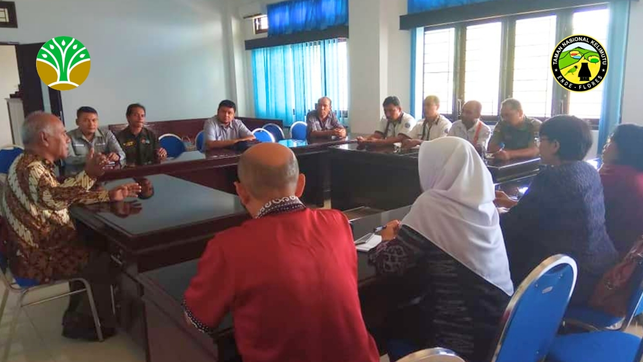 Kemitraan Konservasi dengan Masyarakat Adat